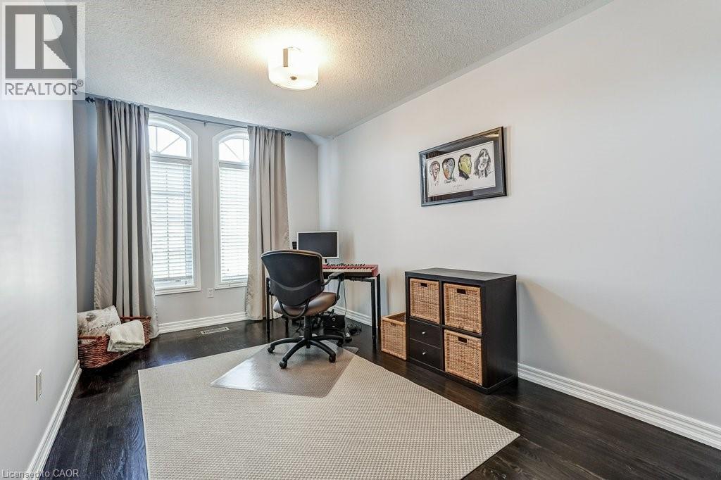 32 CRESTBANK Court, Vaughan, Ontario, L6A0B2 — Photo 4