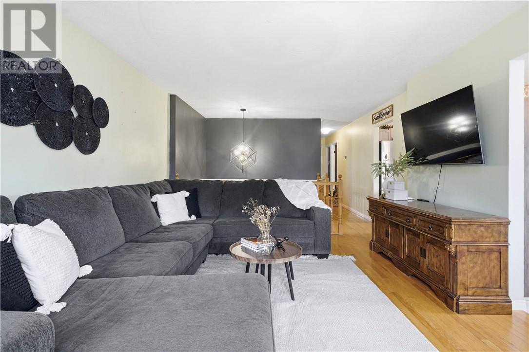 3960 Velma, Val Caron, Ontario, P3N1J4 — Photo 3