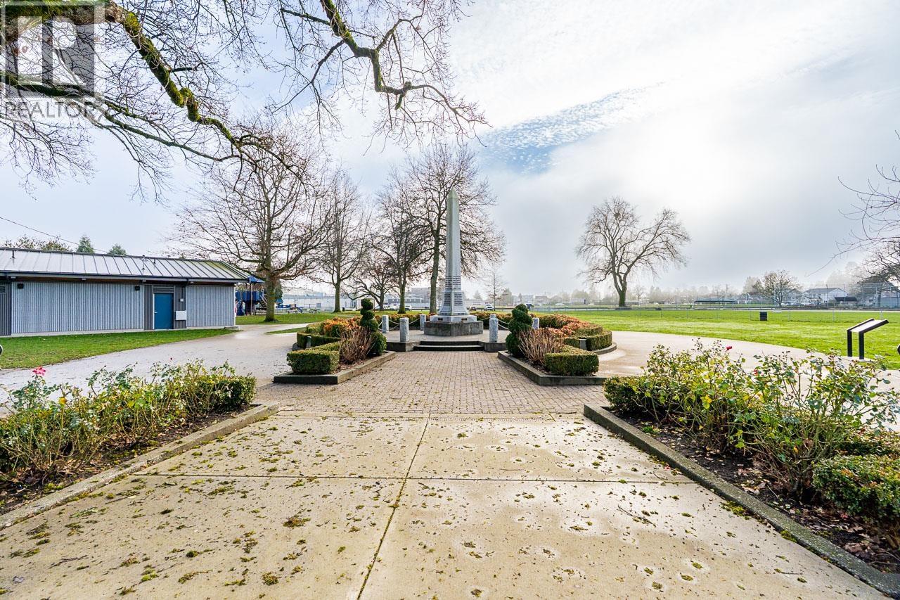 #208-4989 47 Avenue, Ladner