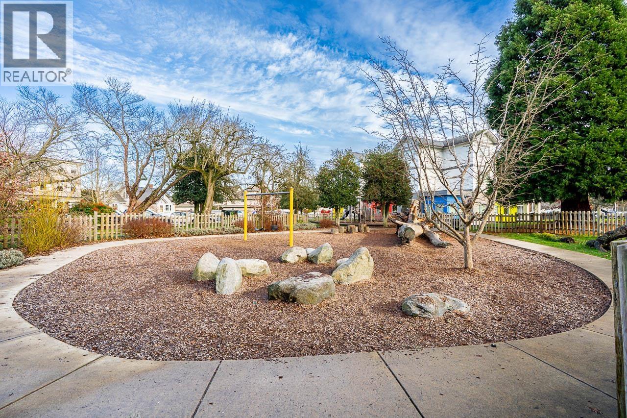 #208-4989 47 Avenue, Ladner