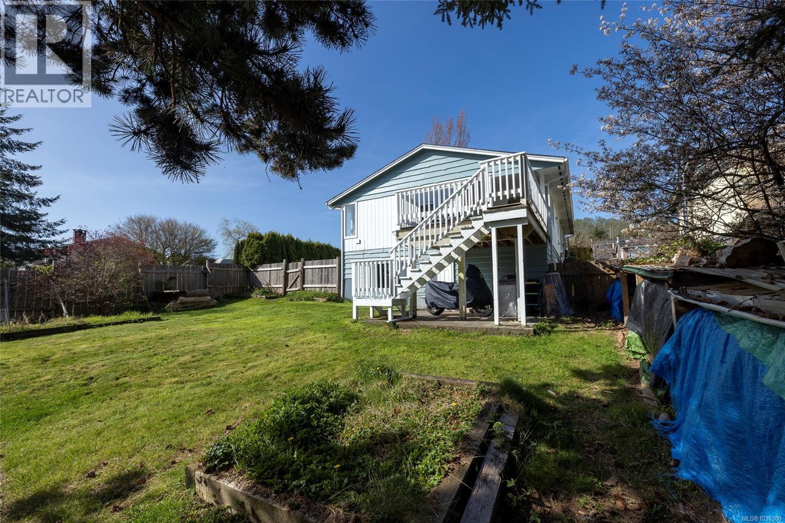 7705 Park Dr, Port Hardy