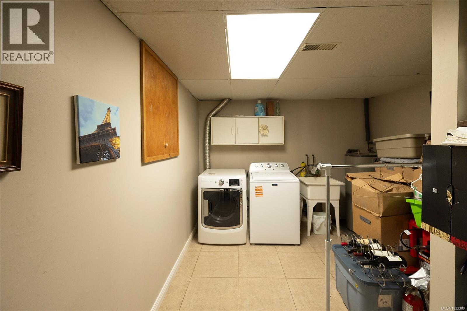 7705 Park Dr, Port Hardy