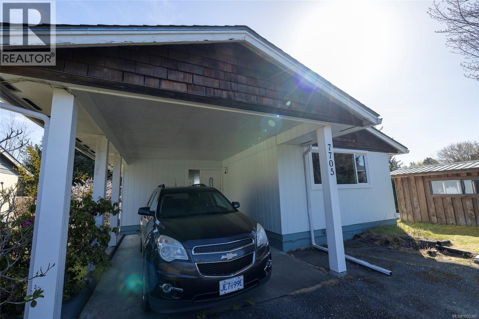 7705 Park Dr, Port Hardy