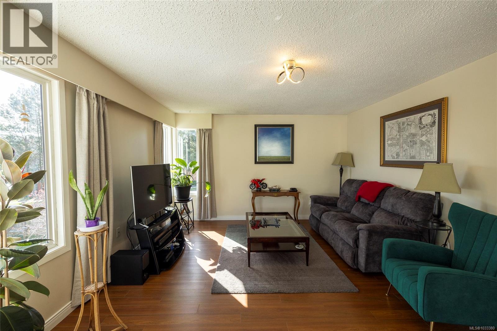 7705 Park Dr, Port Hardy