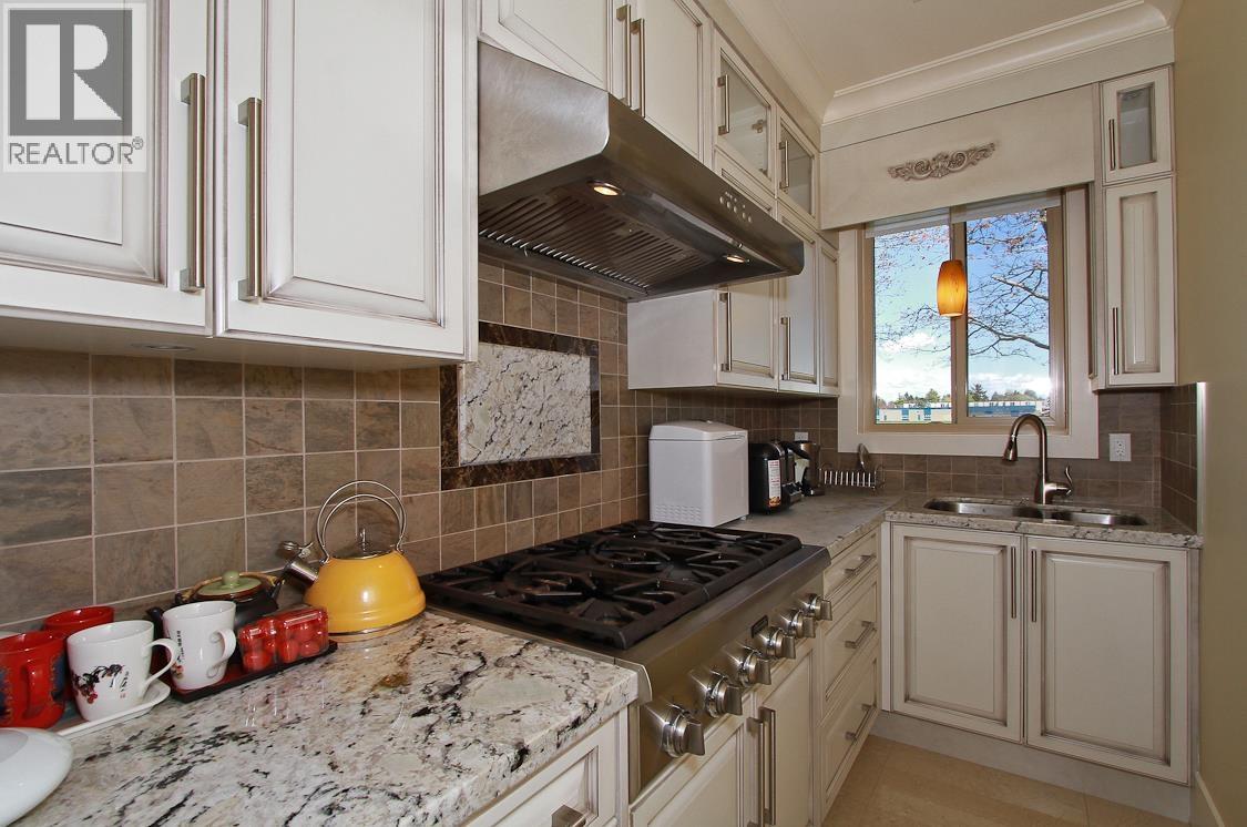 5 Bed, 6 Bath House for Sale in Richmond – 10300 SPRINGMONT DRIVE, Richmond - Image 9