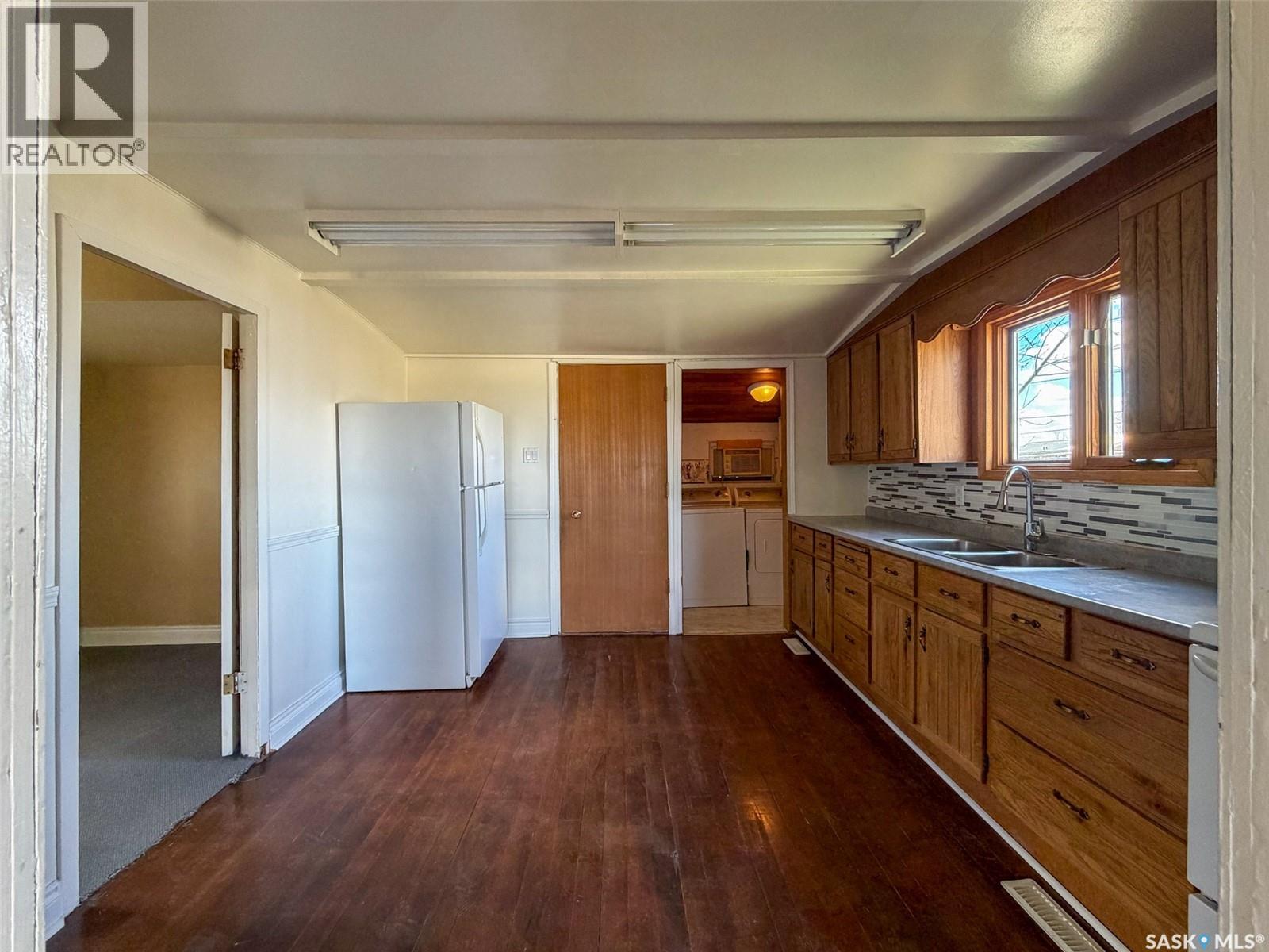 225 1st AVENUE W - 12