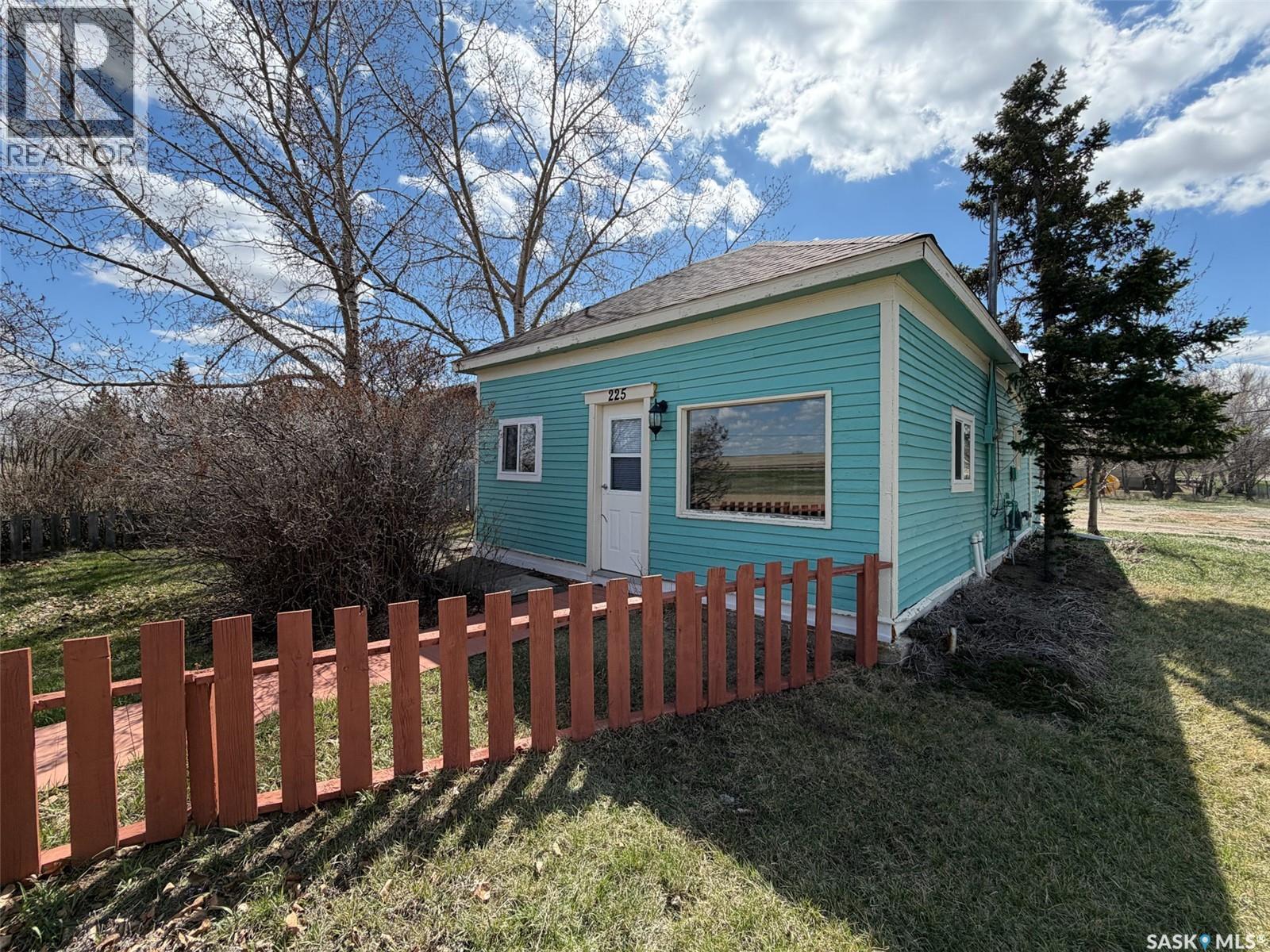 225 1st AVENUE W - Image 2