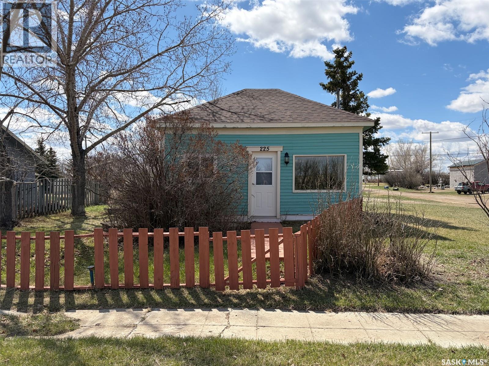 225 1st AVENUE W - Image 3