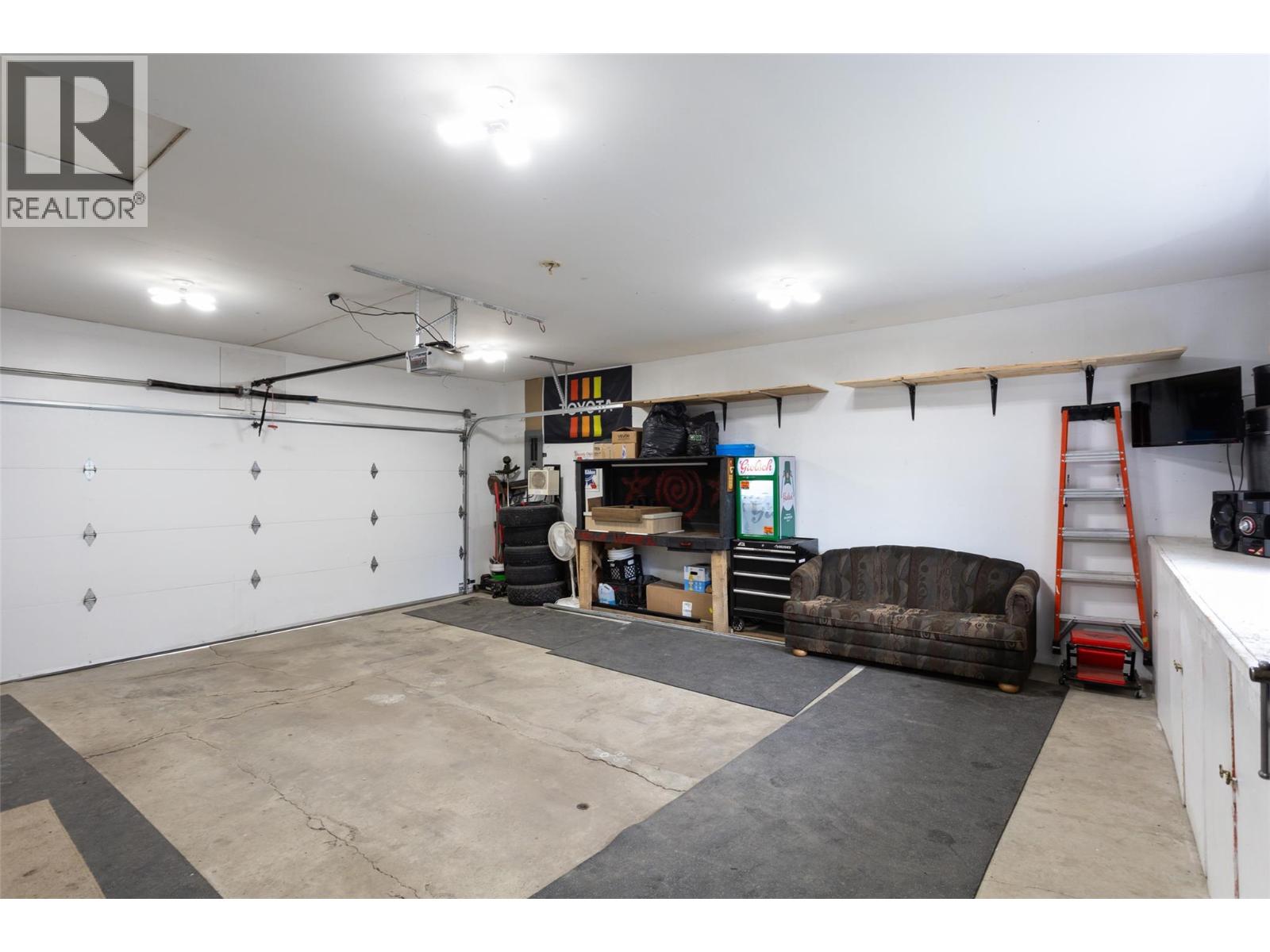 11075 Eva Road, Lake Country