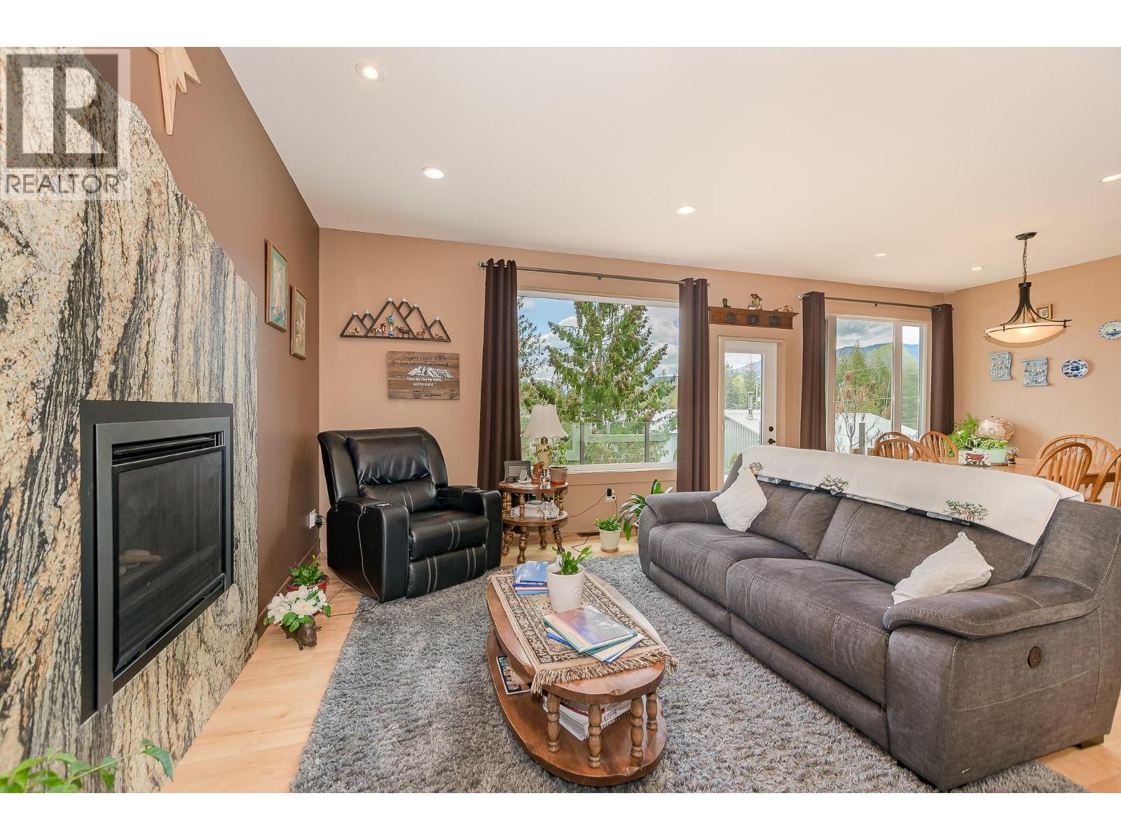  1 Avenue Northwest, Salmon Arm