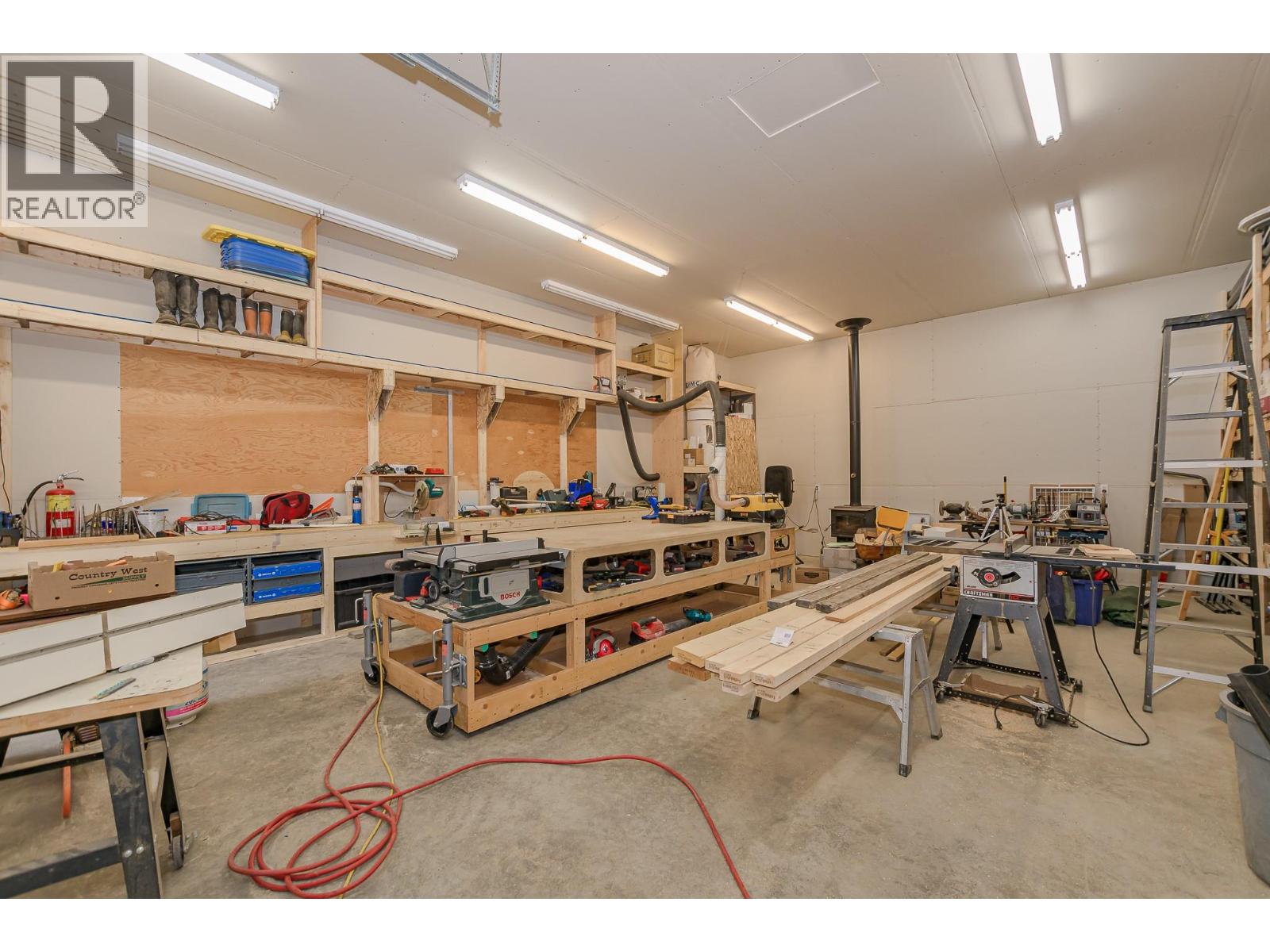  1 Avenue Northwest, Salmon Arm
