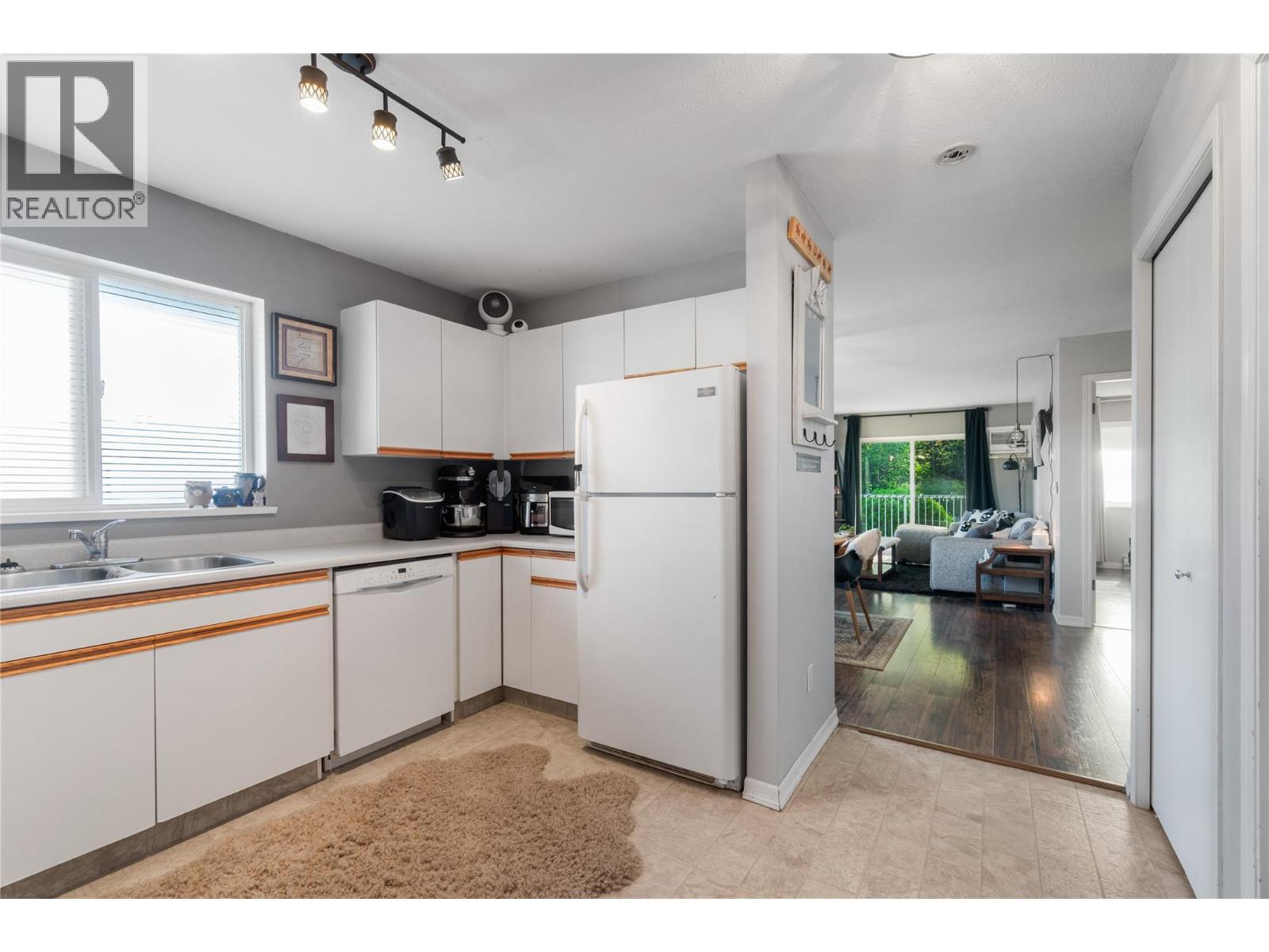 201 831 2 Street Southeast, Salmon Arm