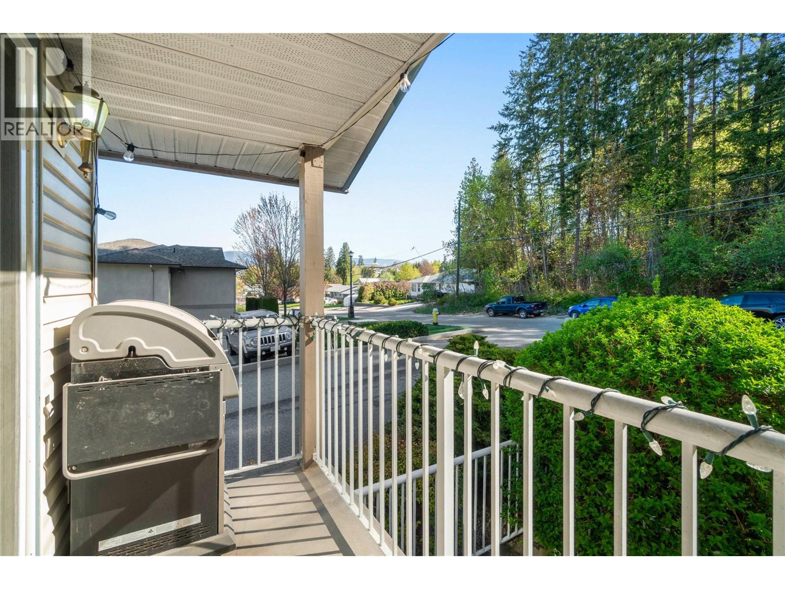 201 831 2 Street Southeast, Salmon Arm