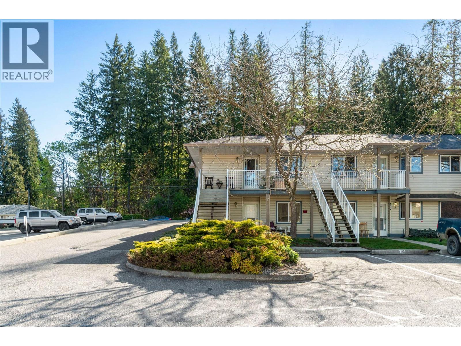 201 831 2 Street Southeast, Salmon Arm