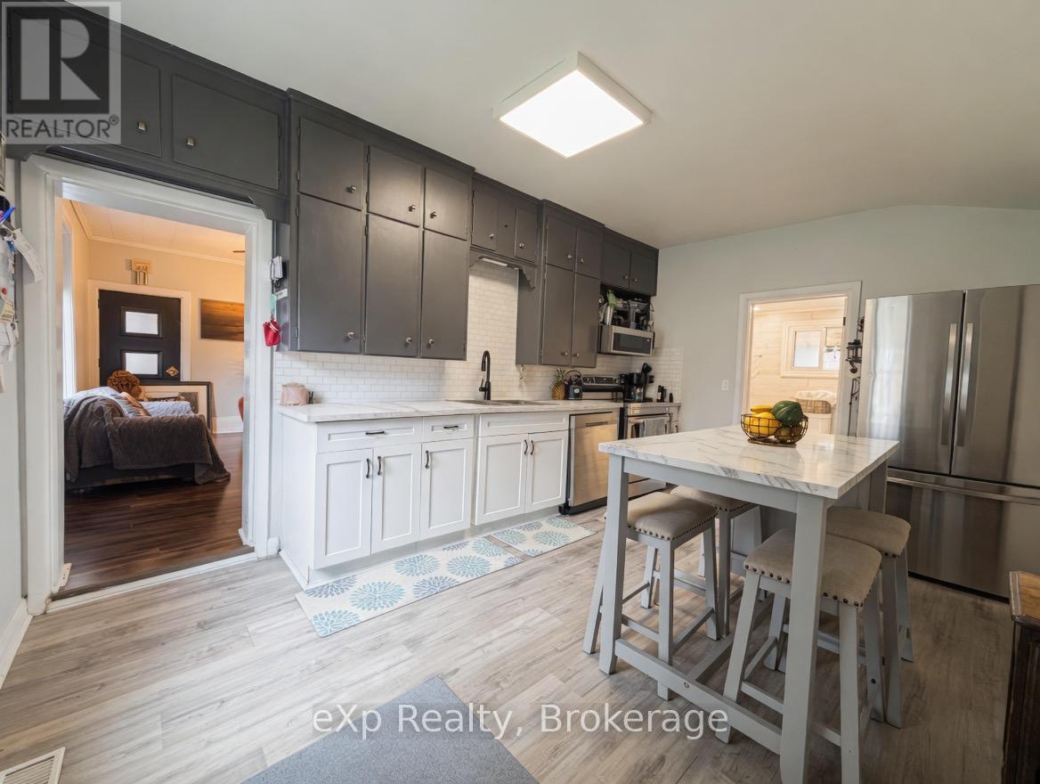572 9TH AVENUE - 3
