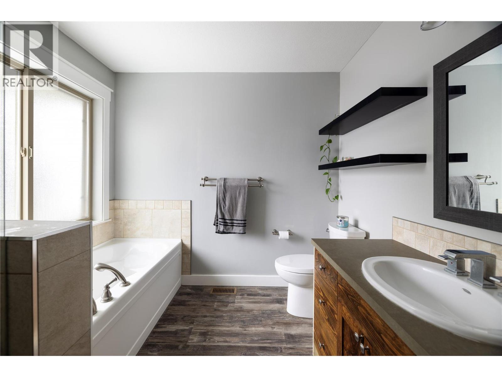 2049 Skyview Crescent, Lumby