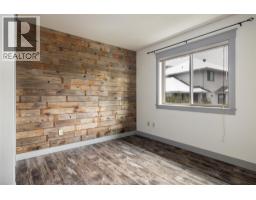 Living room - 2049 Skyview Crescent, Lumby, BC V0E2G0 Photo 19
