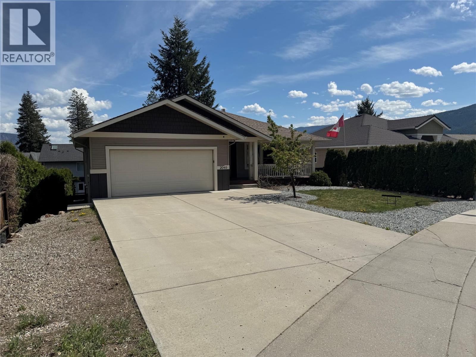 2049 Skyview Crescent - 1