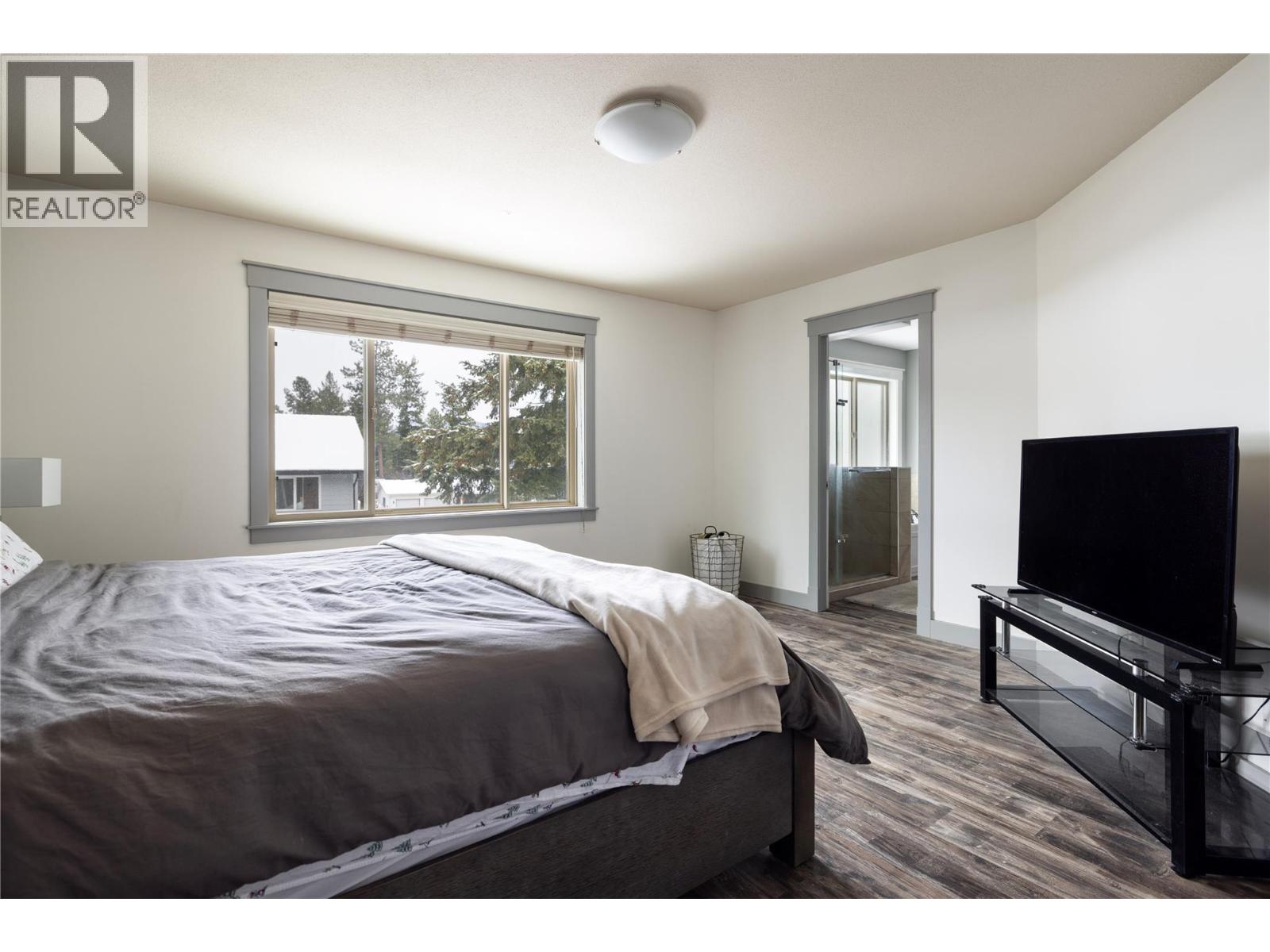 2049 Skyview Crescent - 21