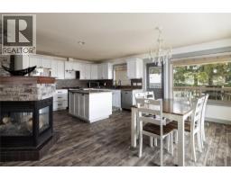 Full bathroom - 2049 Skyview Crescent, Lumby, BC V0E2G0 Photo 7