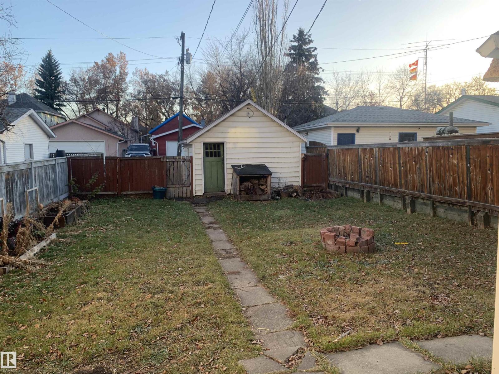 9747 90 AV NW, Edmonton