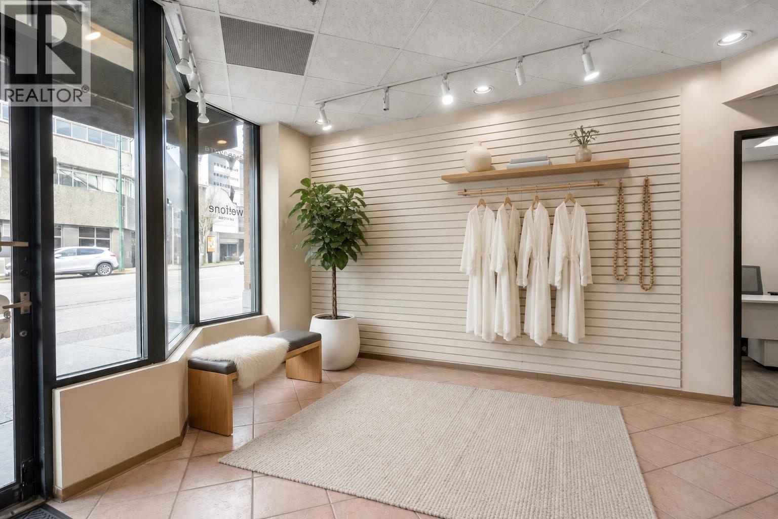 Retail for Sale in Vancouver – 2662 W 4TH AVENUE, Vancouver - Image 3