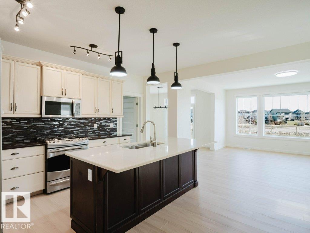 15867 11 AV SW, Edmonton
