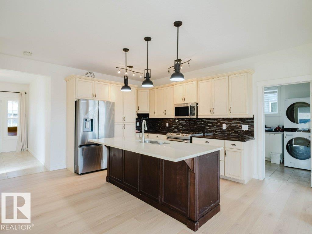 15867 11 AV SW, Edmonton