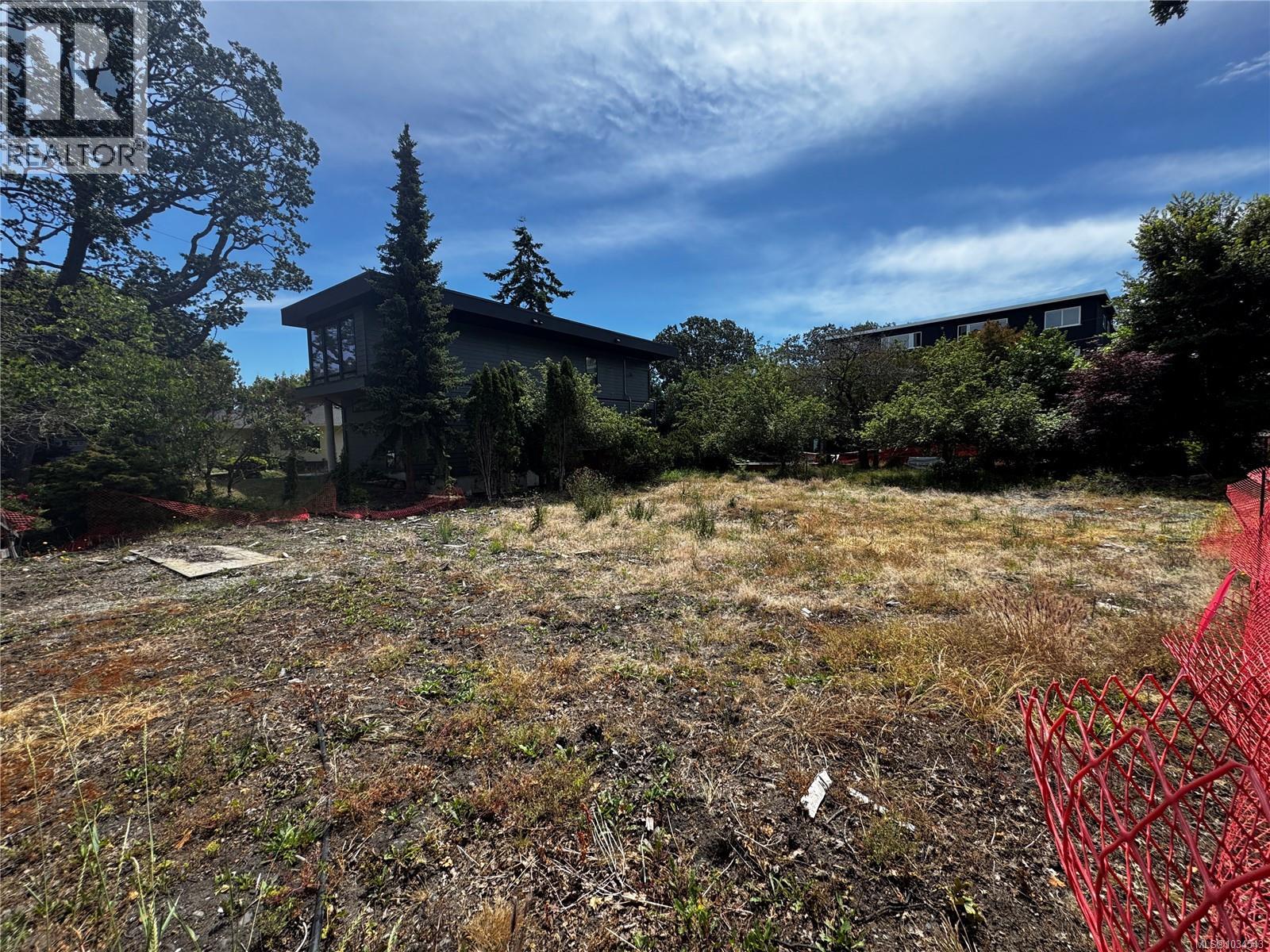 2501 Wootton Cres - 2
