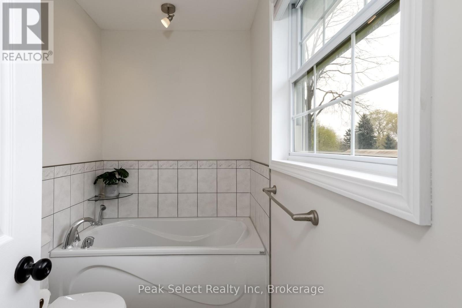202 QUEEN STREET W - 19