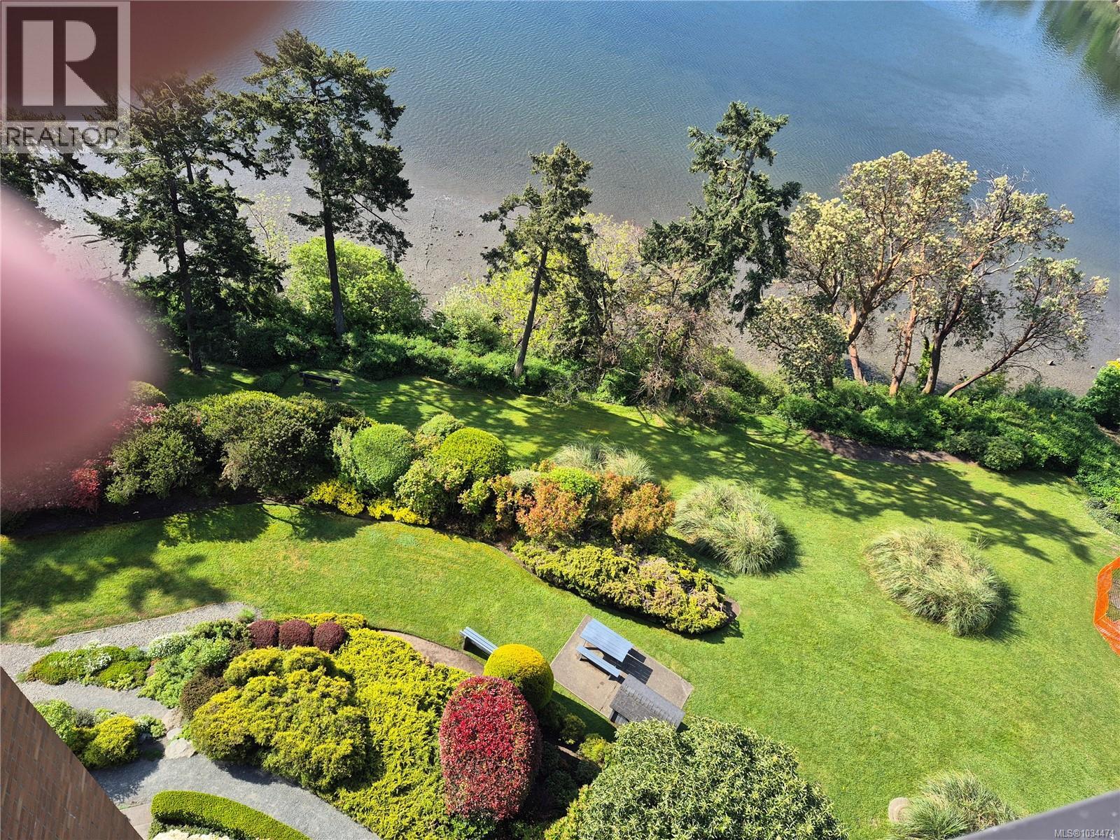 #305 103 Gorge Rd E - 2
