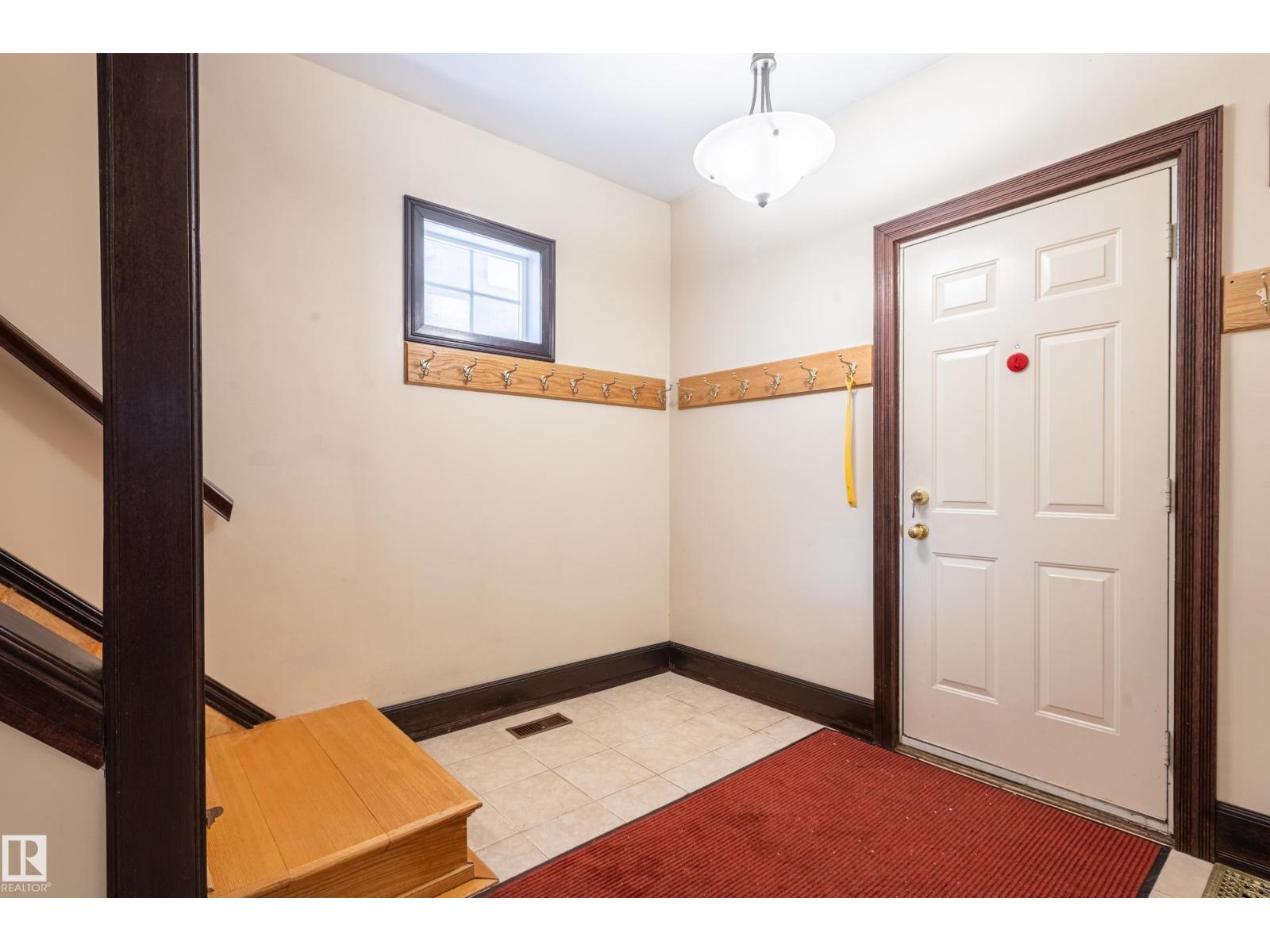 10918 81 AV NW - 7