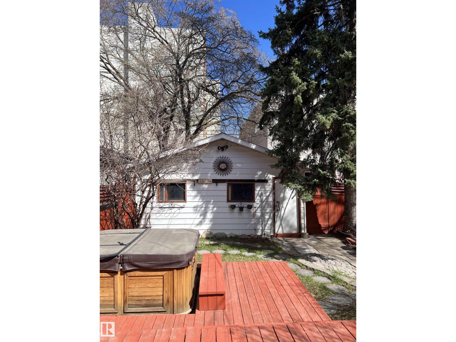 10918 81 AV NW - 5
