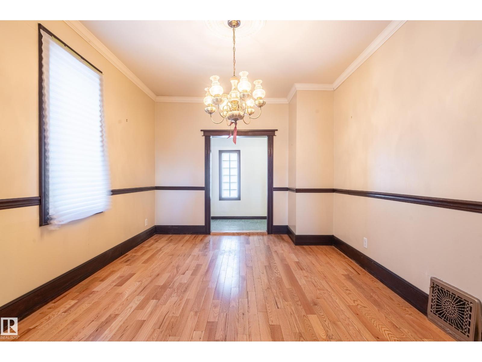 10918 81 AV NW - 13