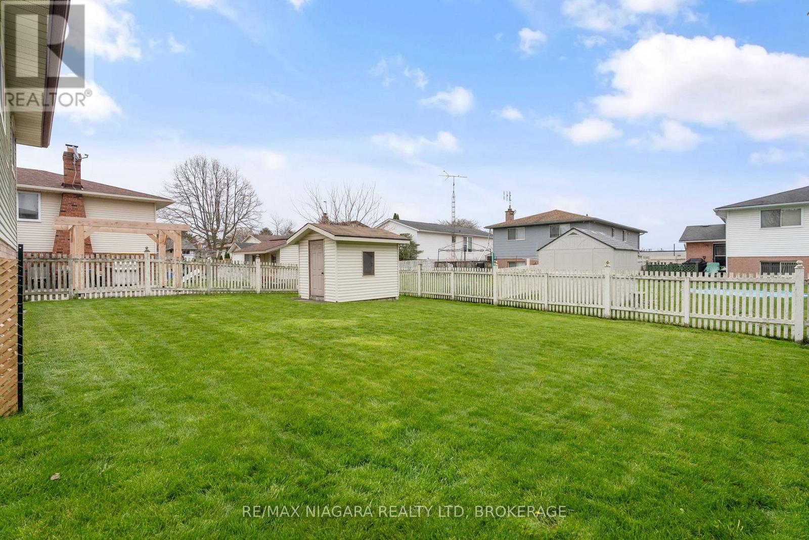 13 CORNWELL CIRCLE - 33