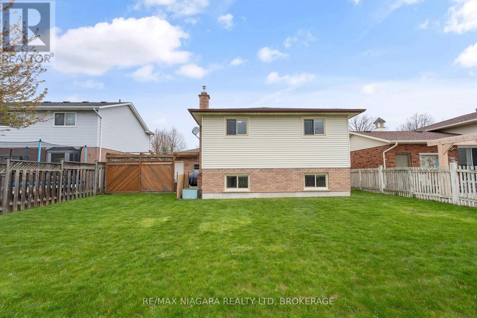 13 CORNWELL CIRCLE - 32