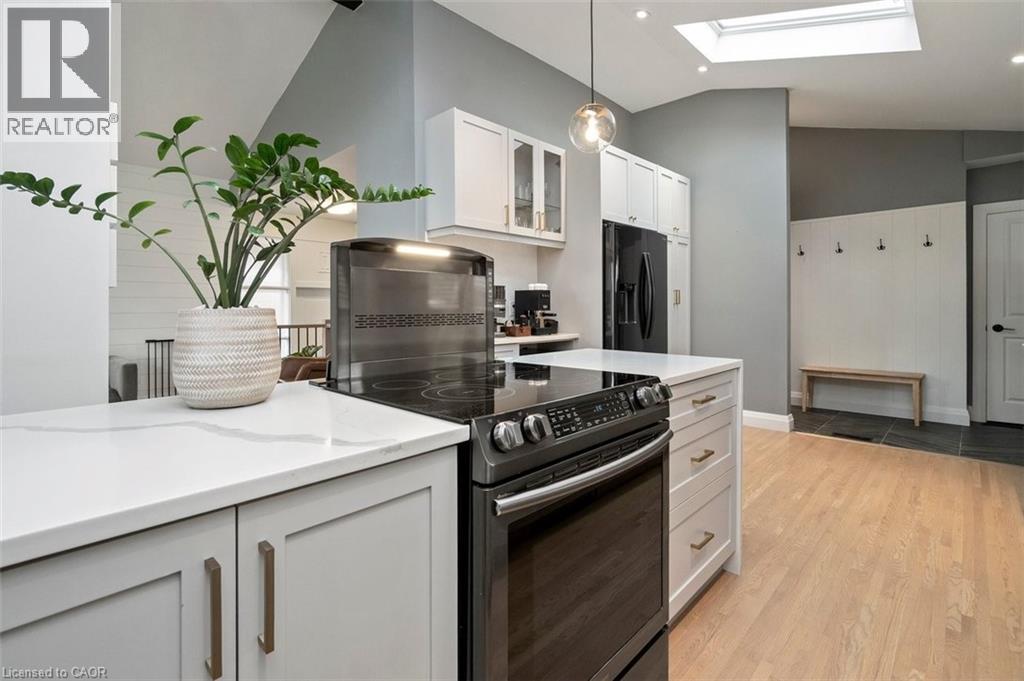 137 YORK Road, Dundas, Ontario, L9H1L9 — Photo 7