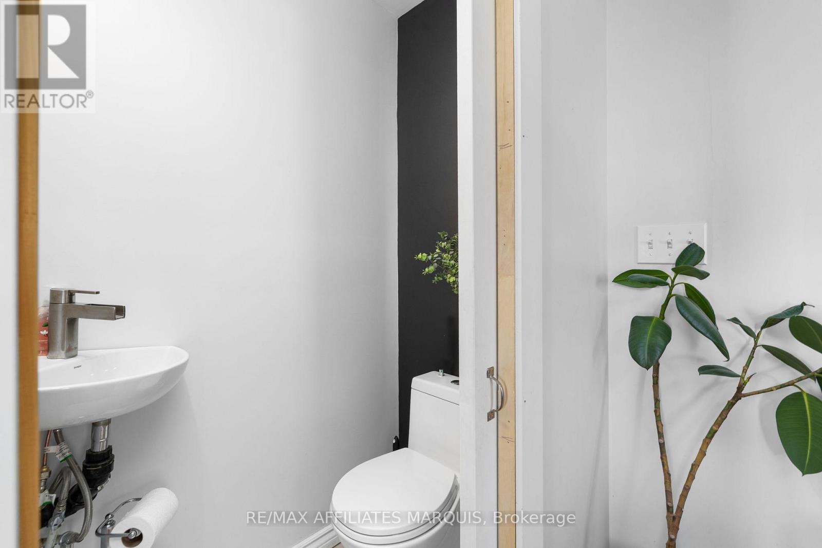 120 QUEEN STREET - 16