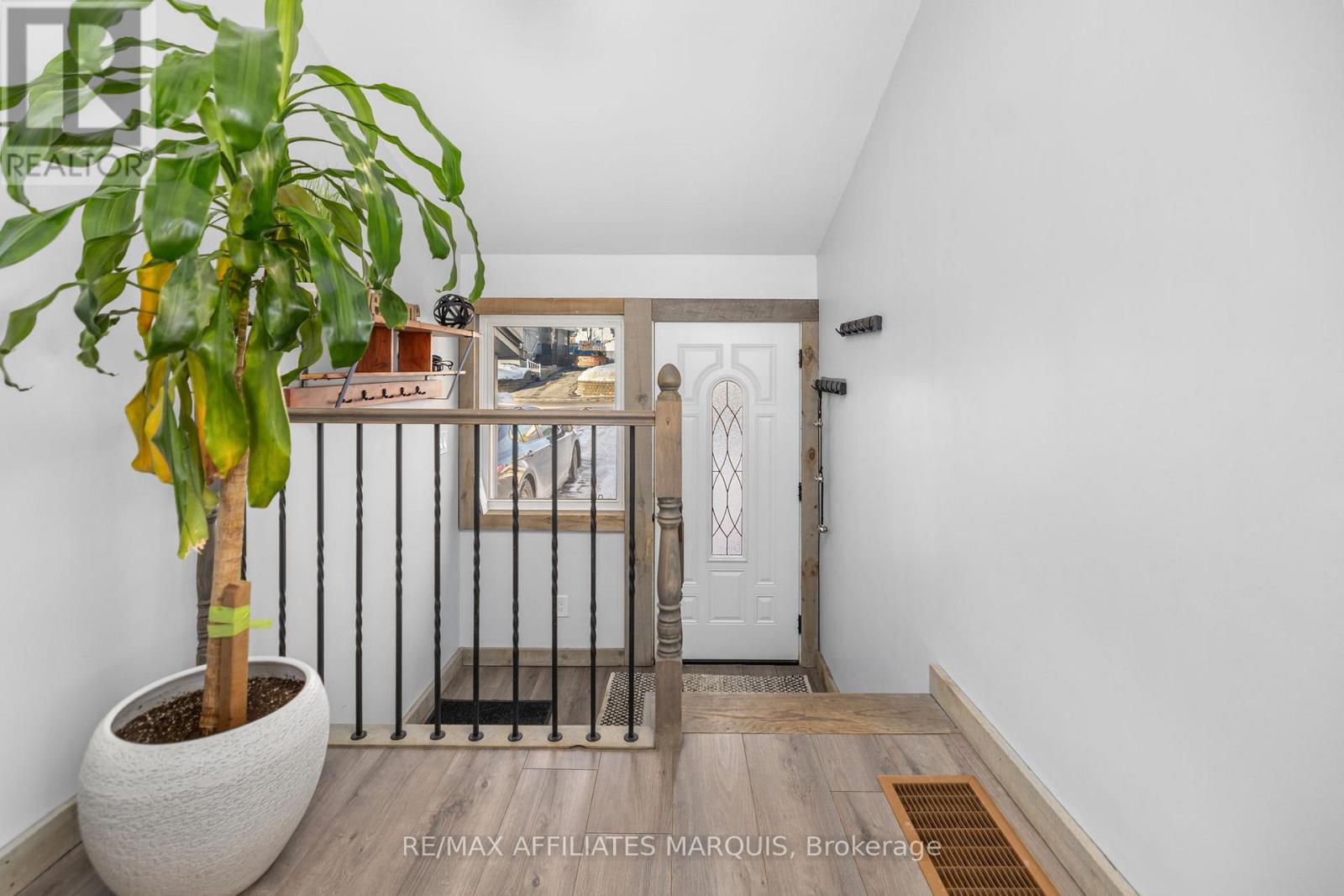 120 QUEEN STREET - 3
