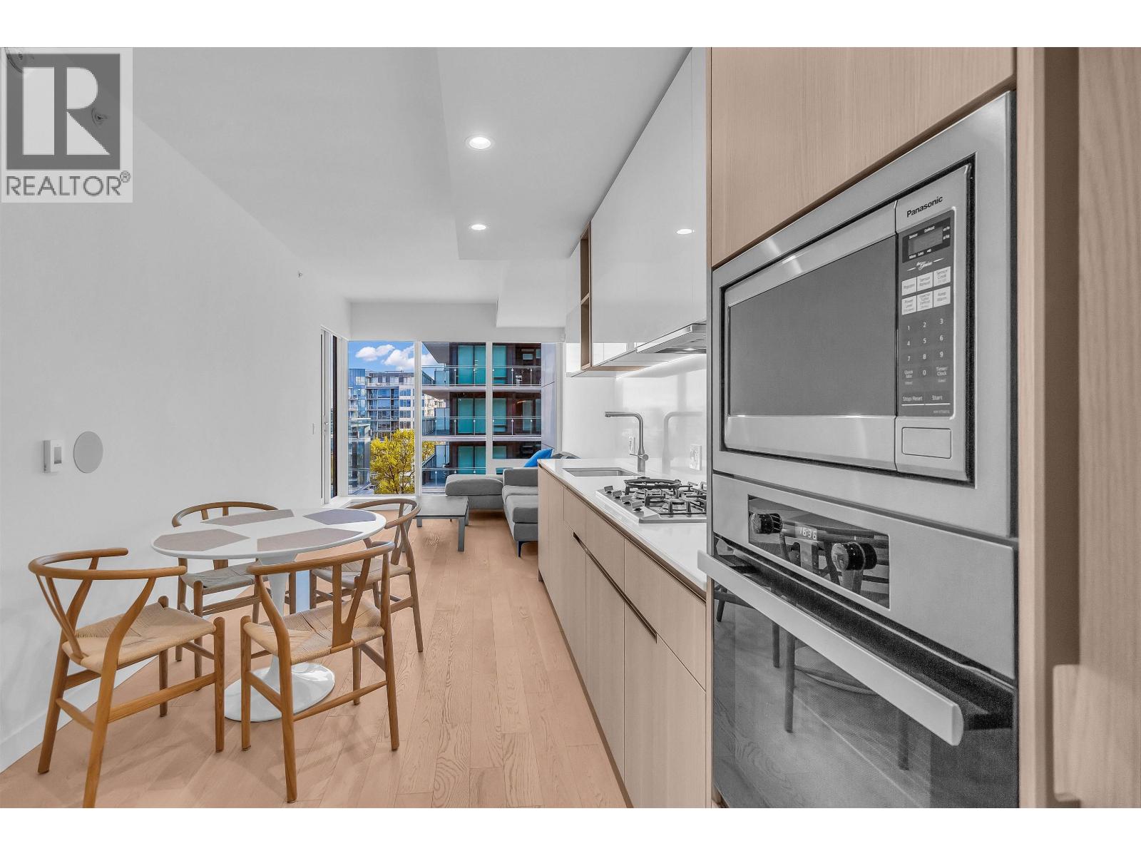 1006 6833 PEARSON WAY