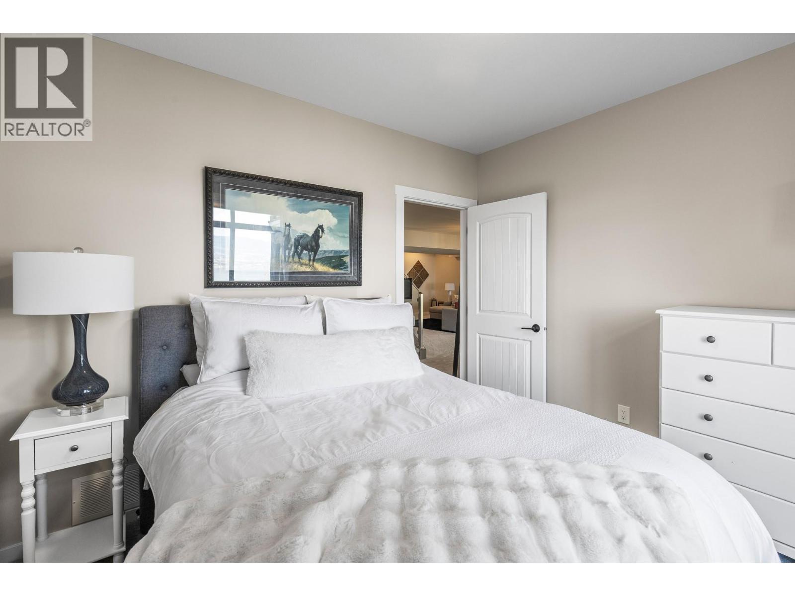 421 Edgemont Court - 46