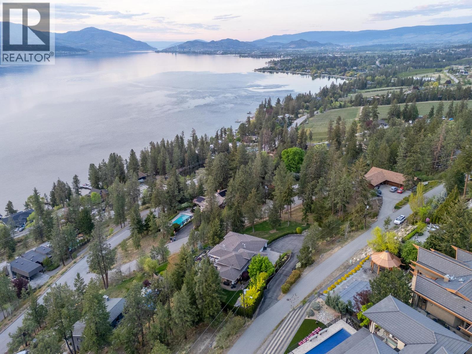421 Edgemont Court - 91