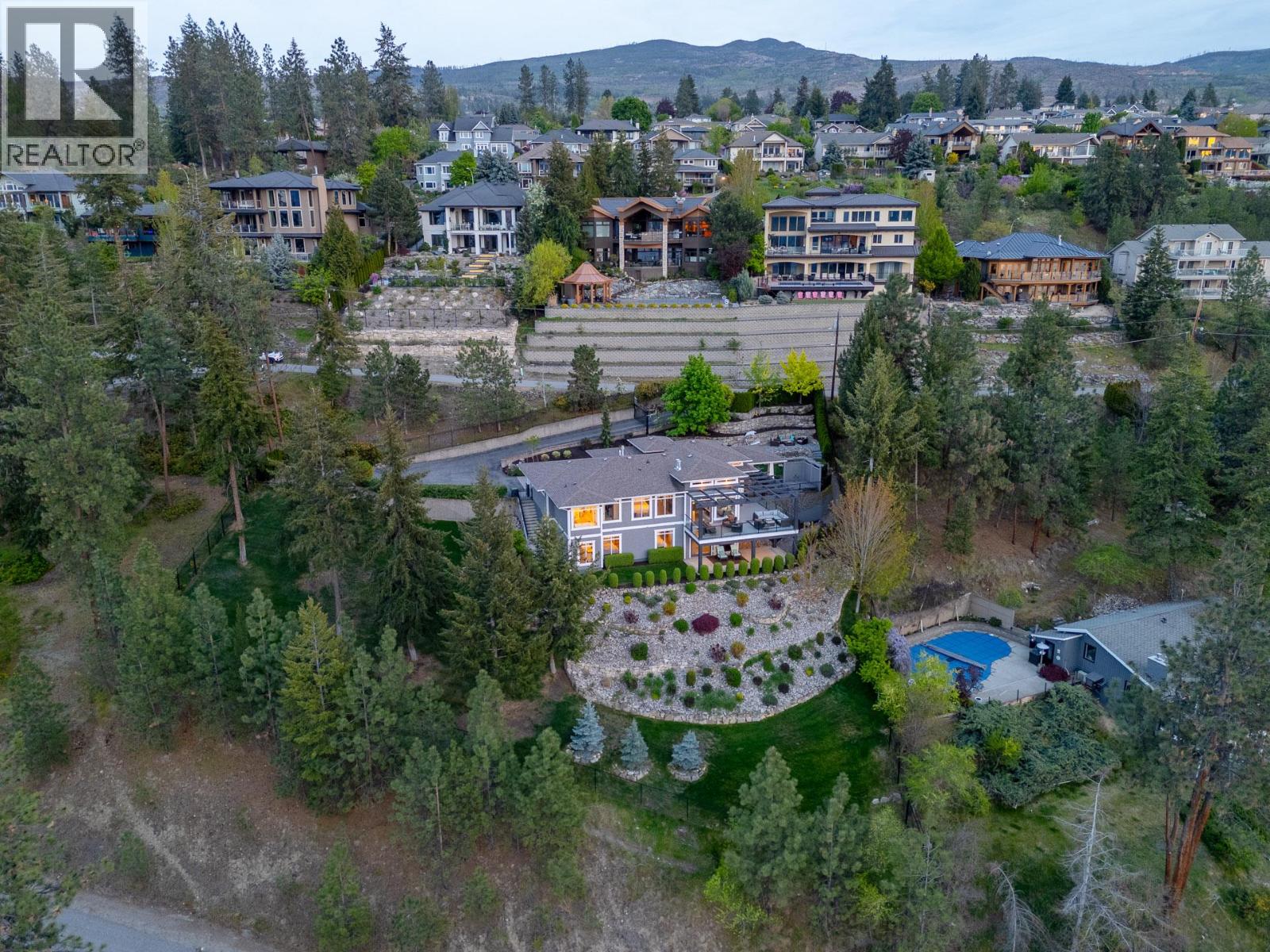 421 Edgemont Court - 95