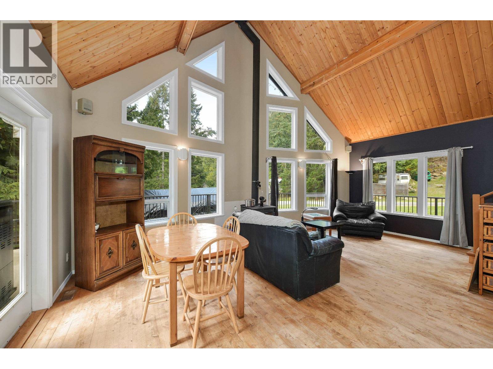 412 WOOD DALE DRIVE, Mayne Island