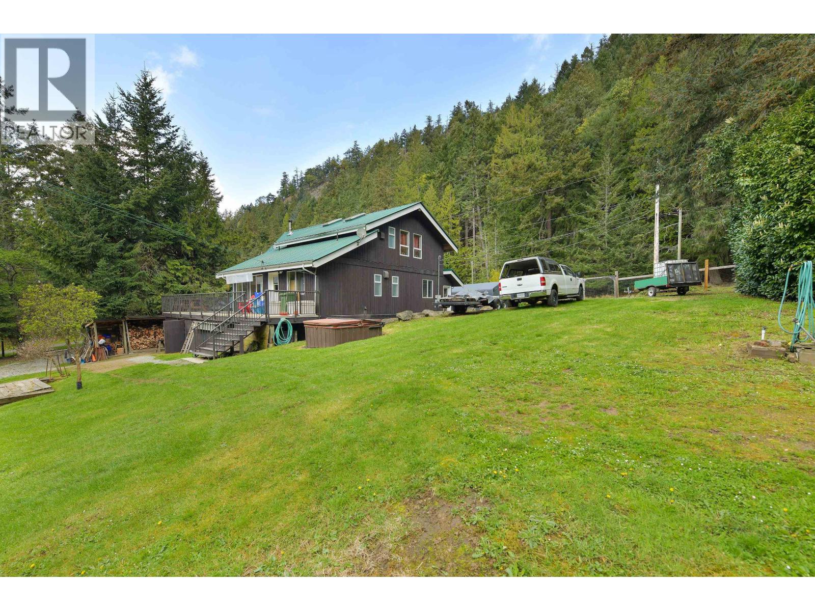 412 WOOD DALE DRIVE, Mayne Island