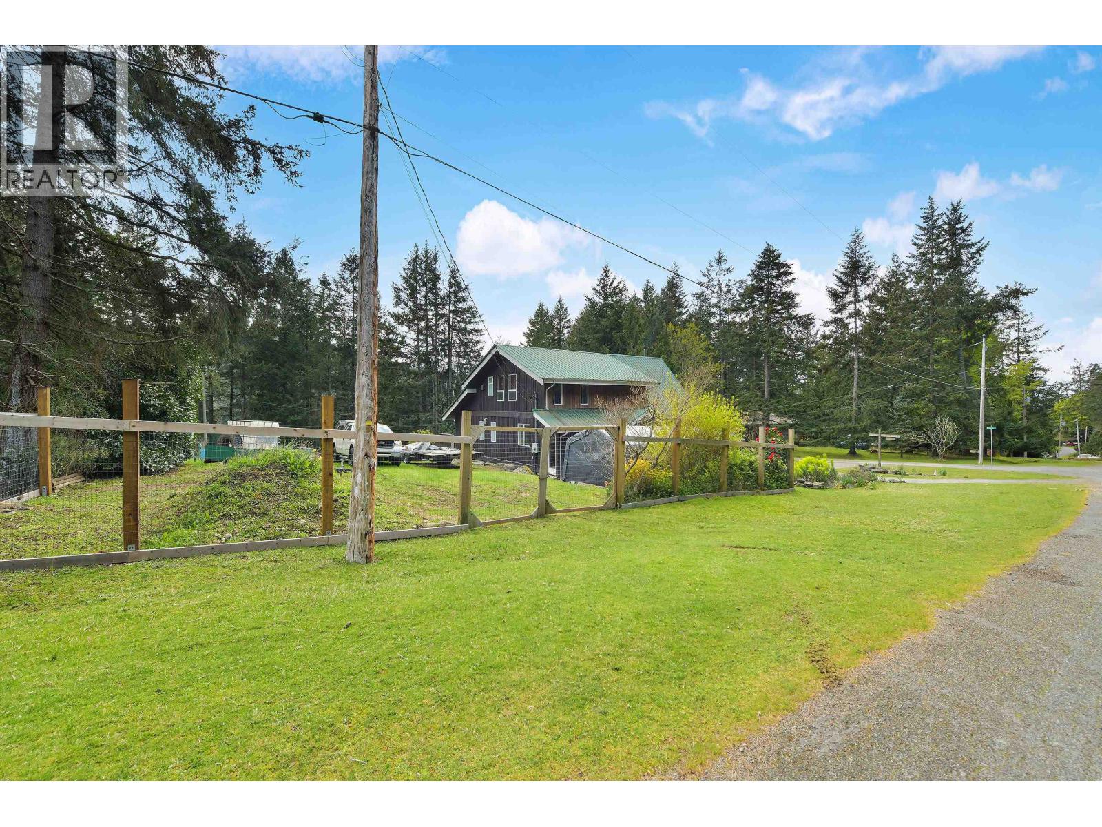 412 WOOD DALE DRIVE, Mayne Island