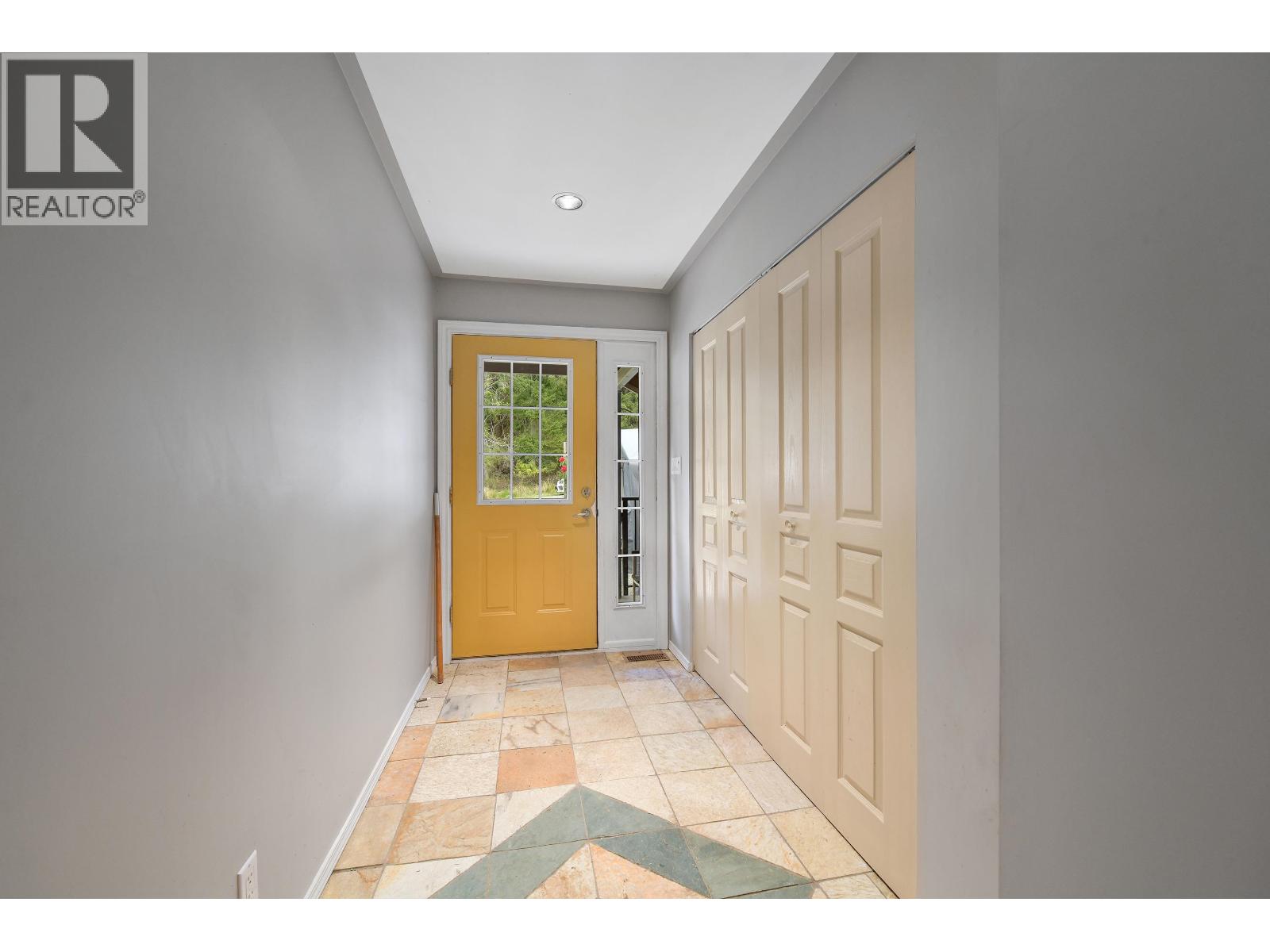 412 WOOD DALE DRIVE, Mayne Island