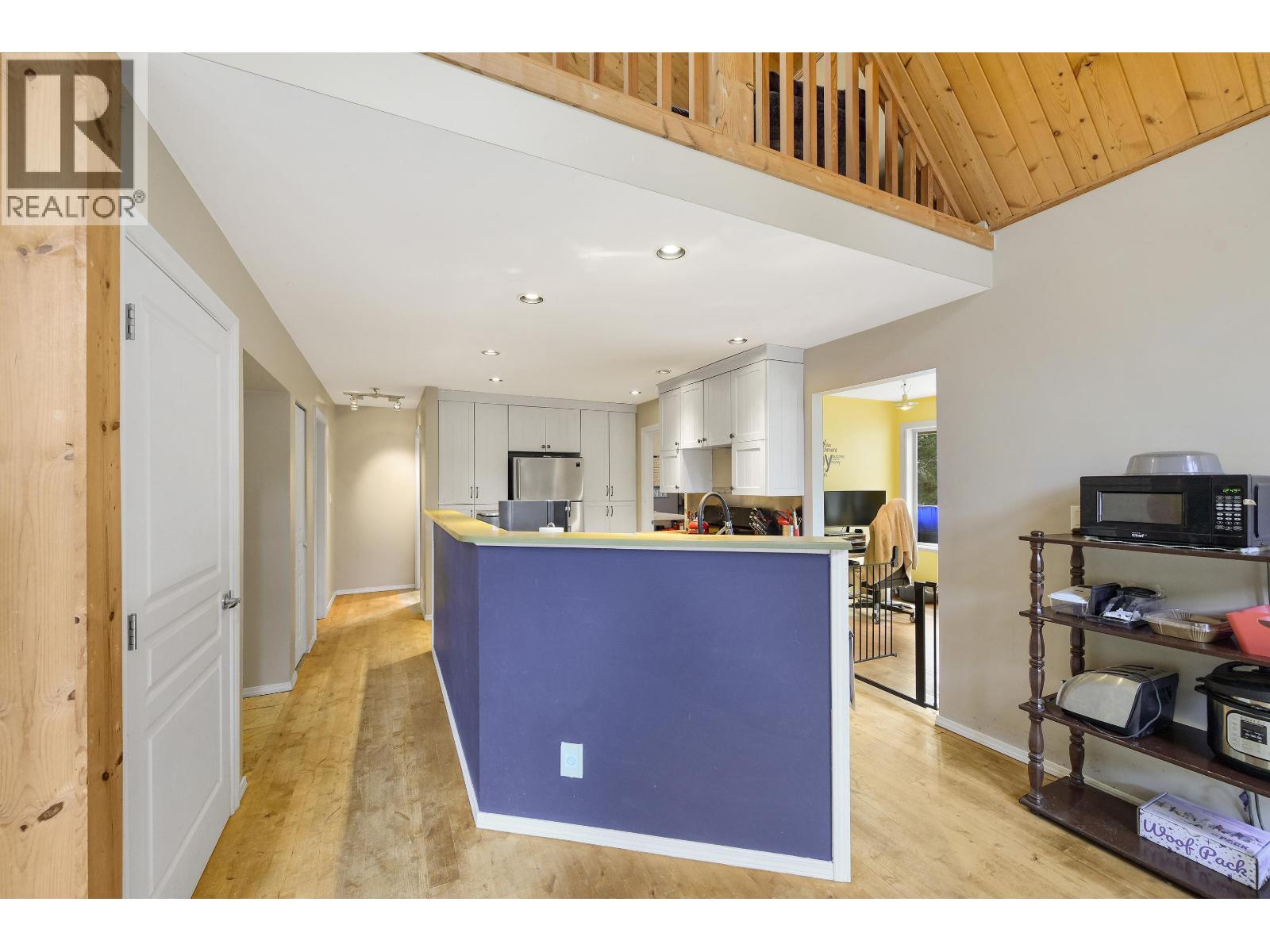 412 WOOD DALE DRIVE, Mayne Island