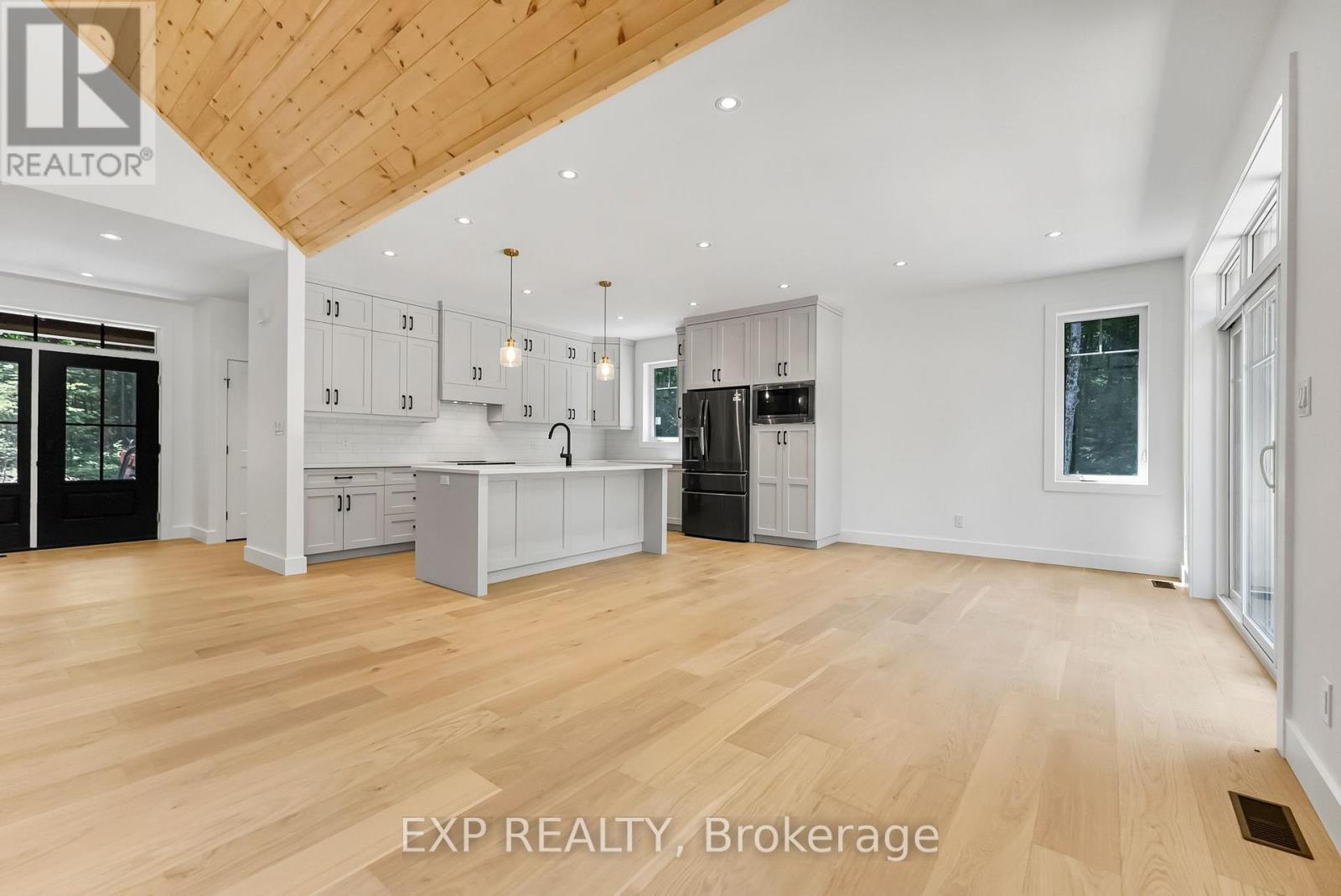 747 LAKEWOODS DRIVE - 14