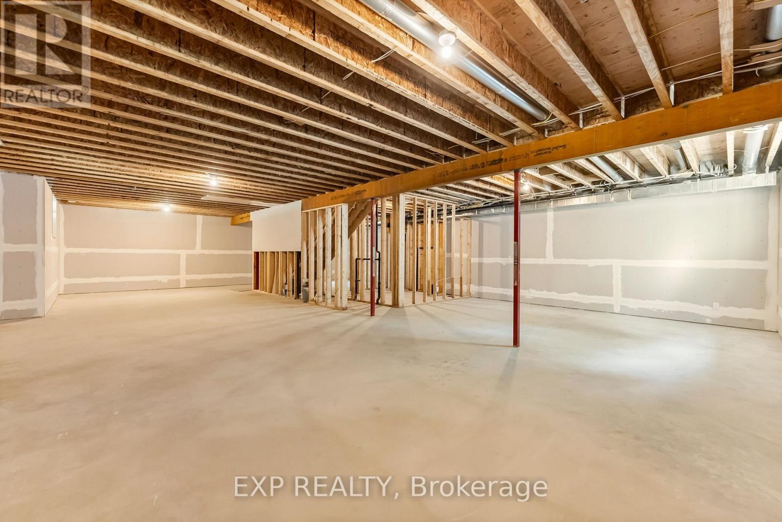 747 LAKEWOODS DRIVE - 32